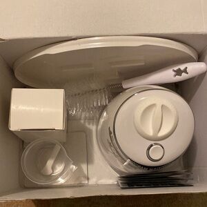 Automatic facial fruit machine